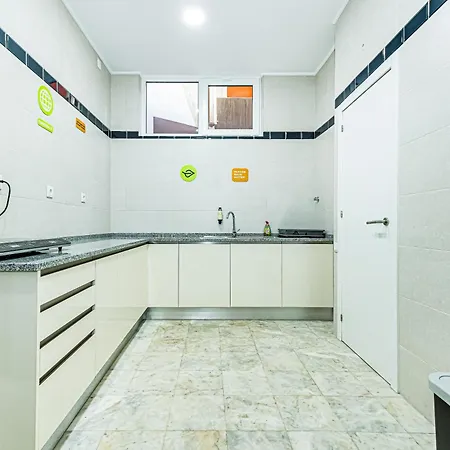 Hostel Arbutus Bed And Bar *