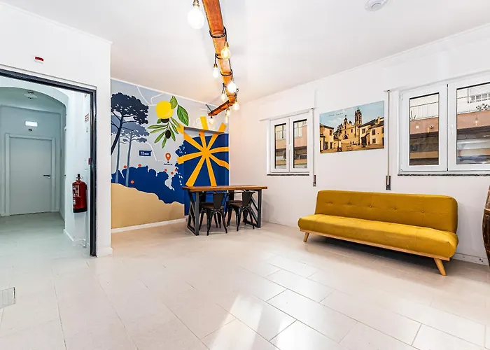 Arbutus Bed And Bar Hostel