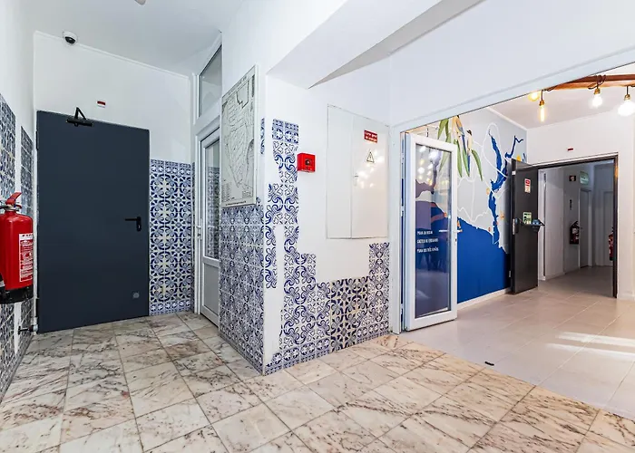 Arbutus Bed And Bar Hostel *