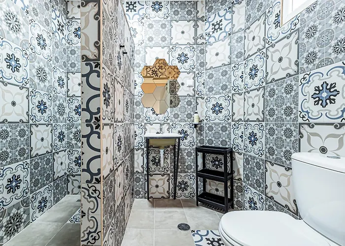 Hostel Arbutus Bed And Bar