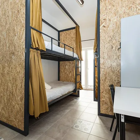 Hostal Arbutus Bed And Bar